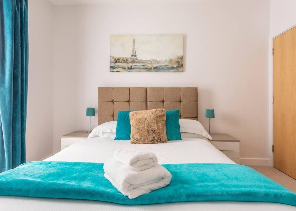 1 Bed Apartment - Redhill Central, Surrey, Gatwick #3 2