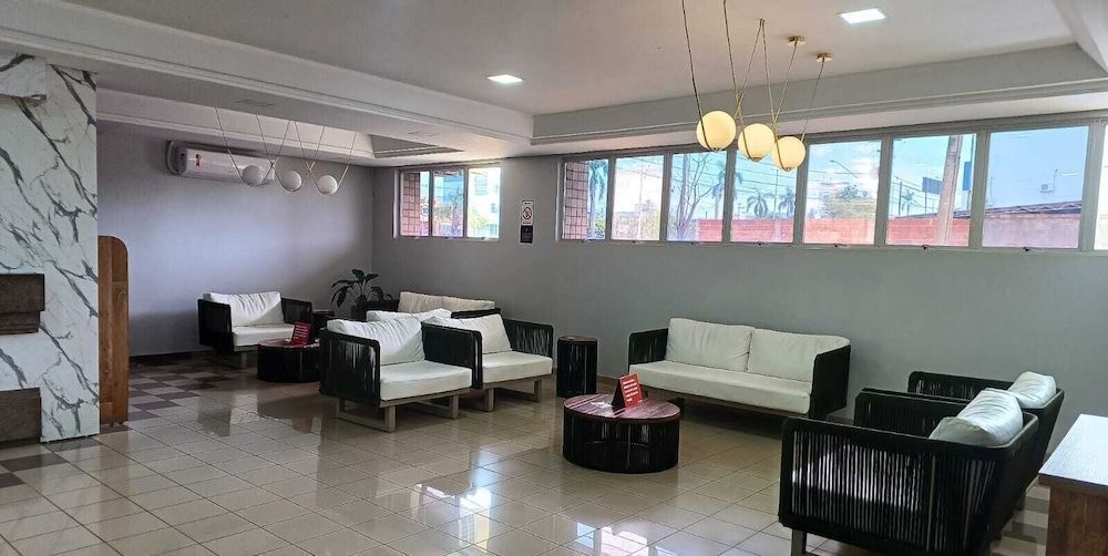 Victoria Plaza Hotel 2