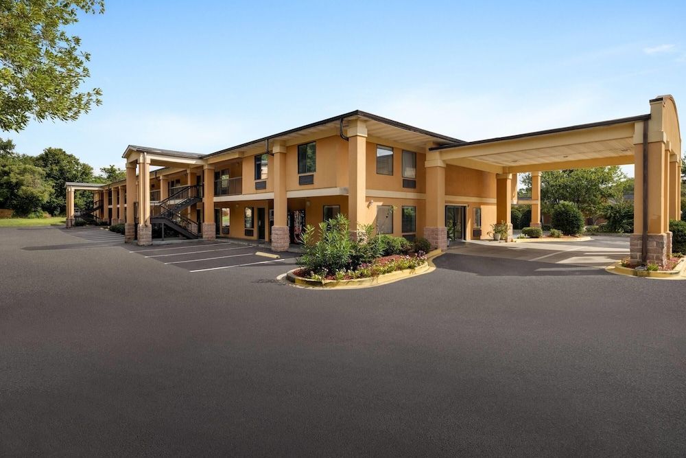 Days Inn by Wyndham Blythewood North Columbia 1