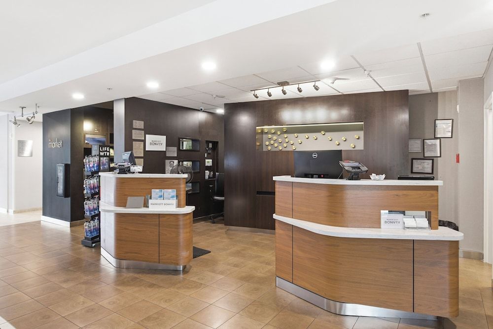 Courtyard by Marriott Columbus 2