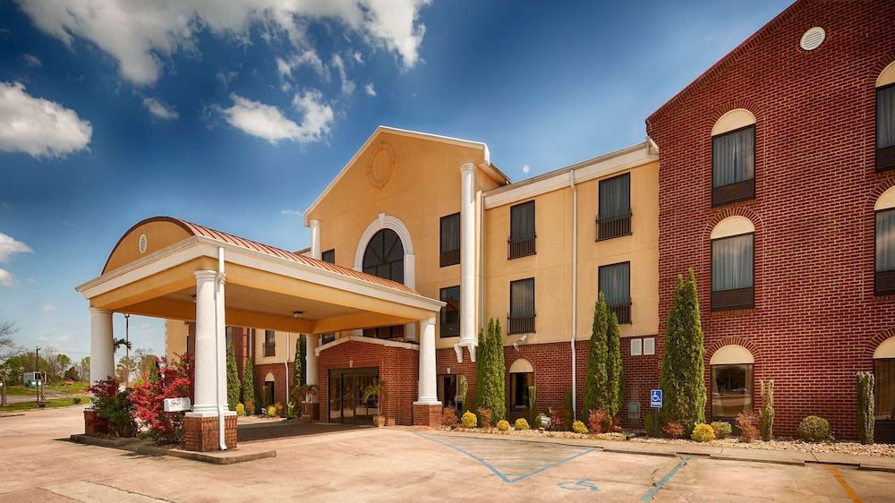 Best Western Plus Bass Hotel & Suites 1