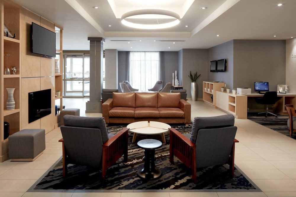 Fairfield Inn & Suites by Marriott Montreal Airport 2