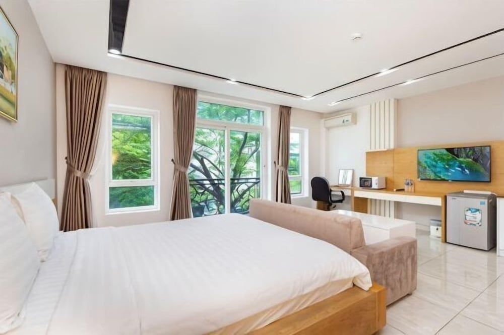 PINE TREE APT 1