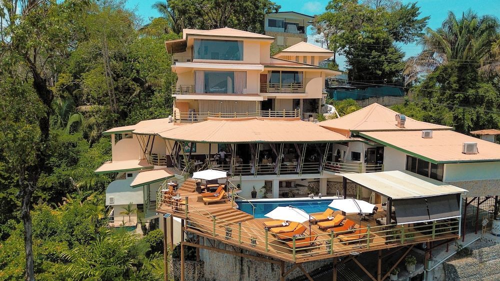 Issimo Suites (Adults Only) 1