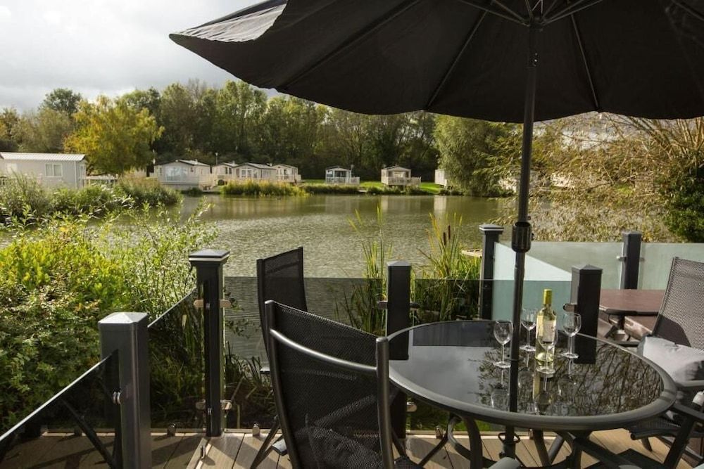 Rosedale Lakeside Lodge 1