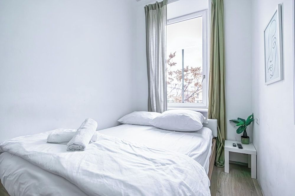 Cozy Room Shared Apt Millennium Tower 2