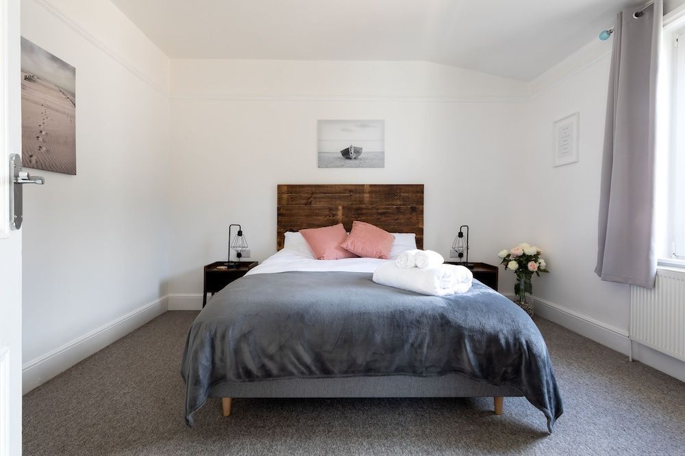Falmouth Flat, Walk to Gyllyngvase Beach & Harbour 2