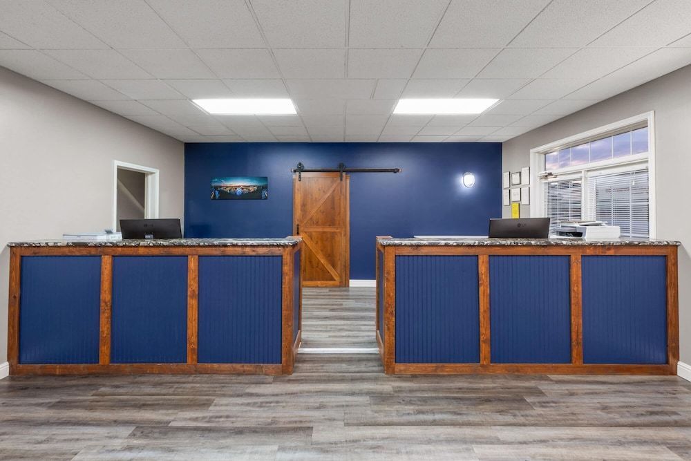 Angel Inn Near IMAX, a Travelodge by Wyndham 2