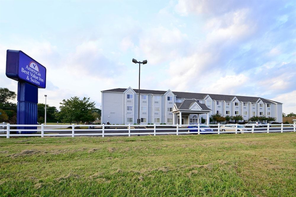 Americas Best Value Inn & Suites Jackson, TN 1
