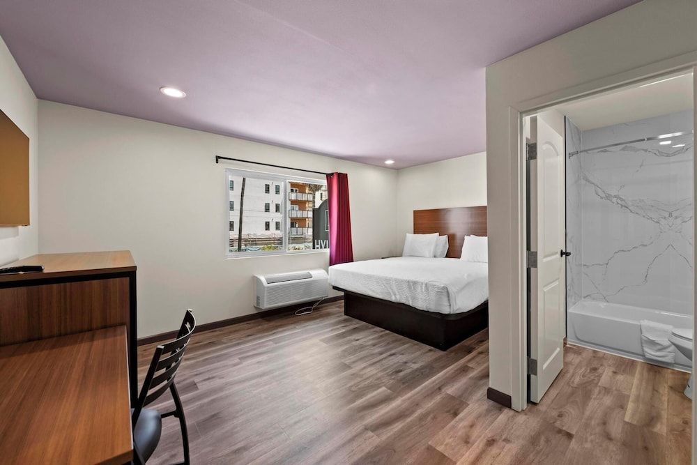 Hyland Inn Long Beach 1