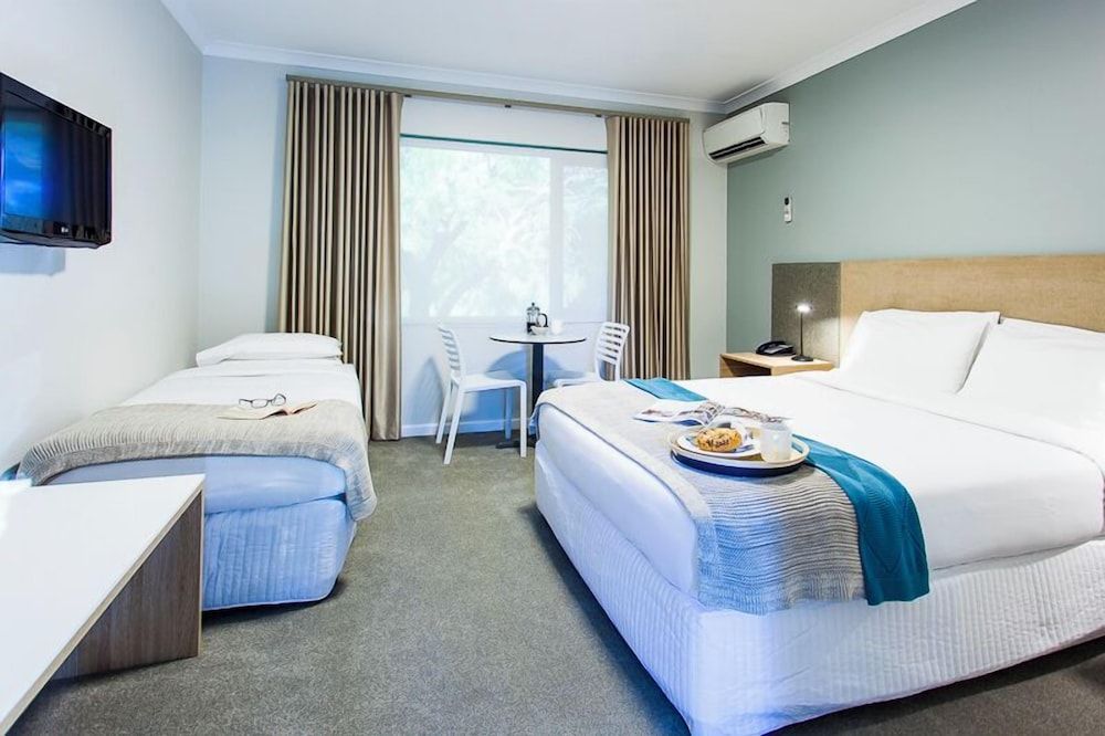 Kings Park Motel 1
