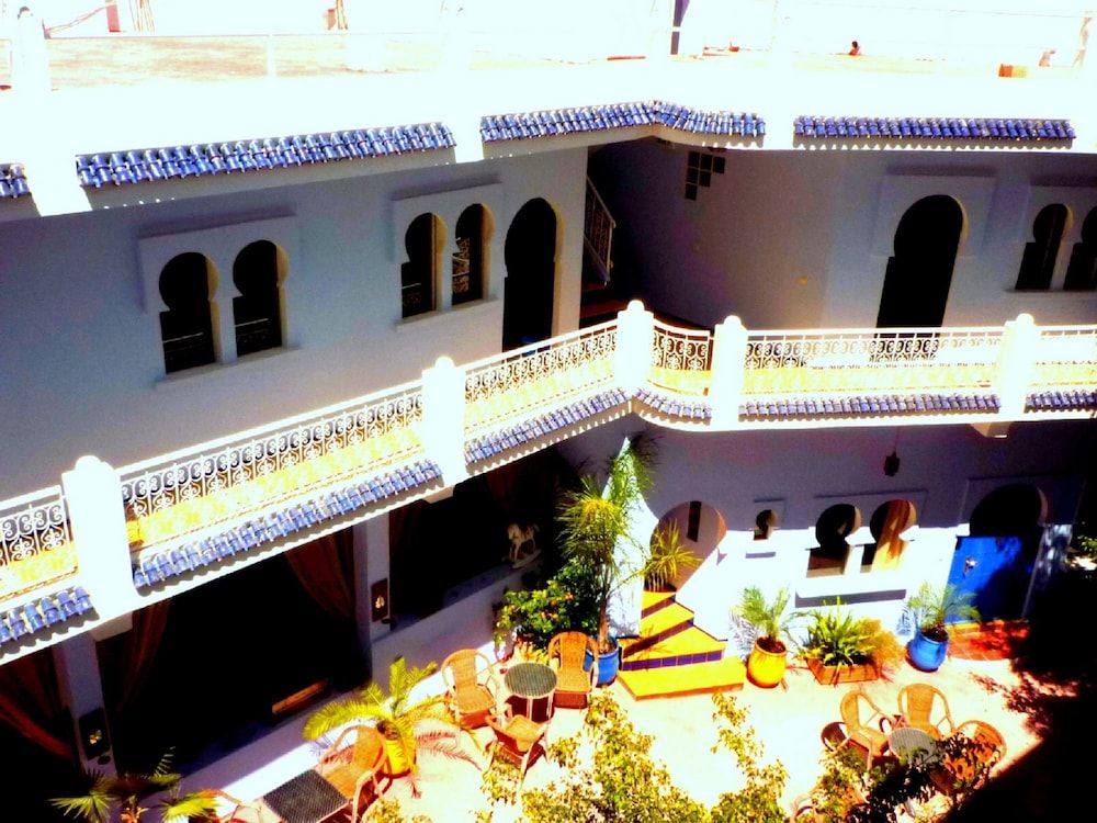 Dar Omar Khayam 1