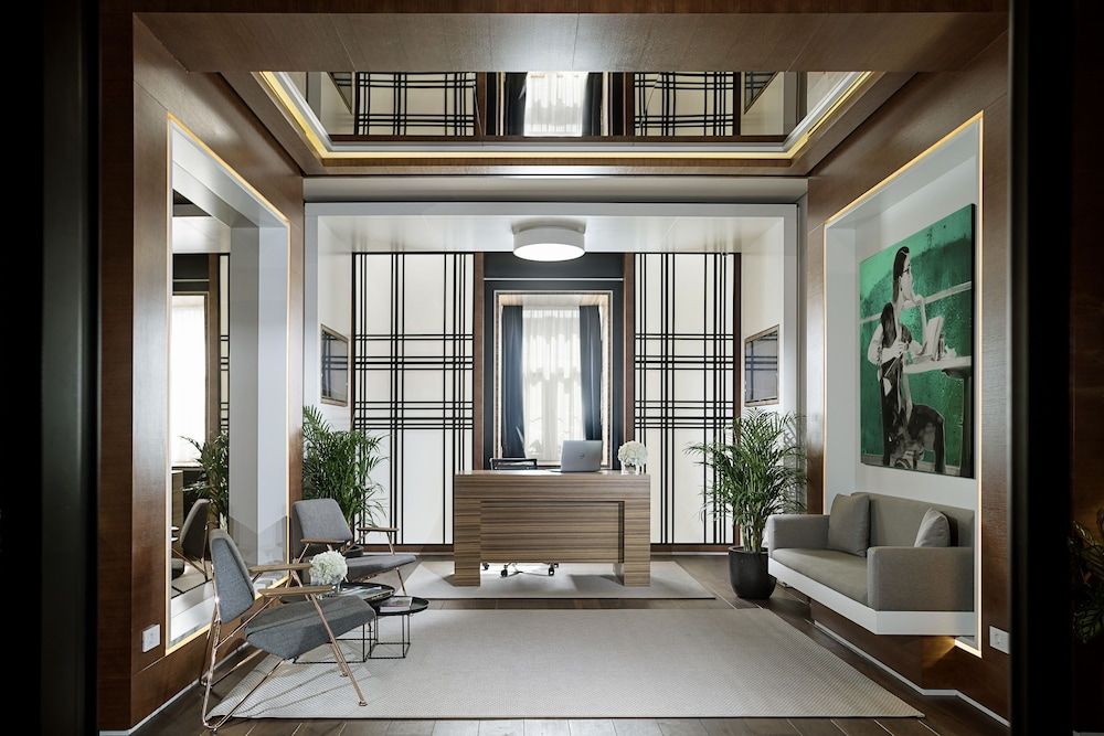 Dominic Smart & Luxury Suites Parliament 2
