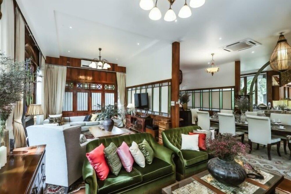 Luxurious Living by the River Hannah Villa 2