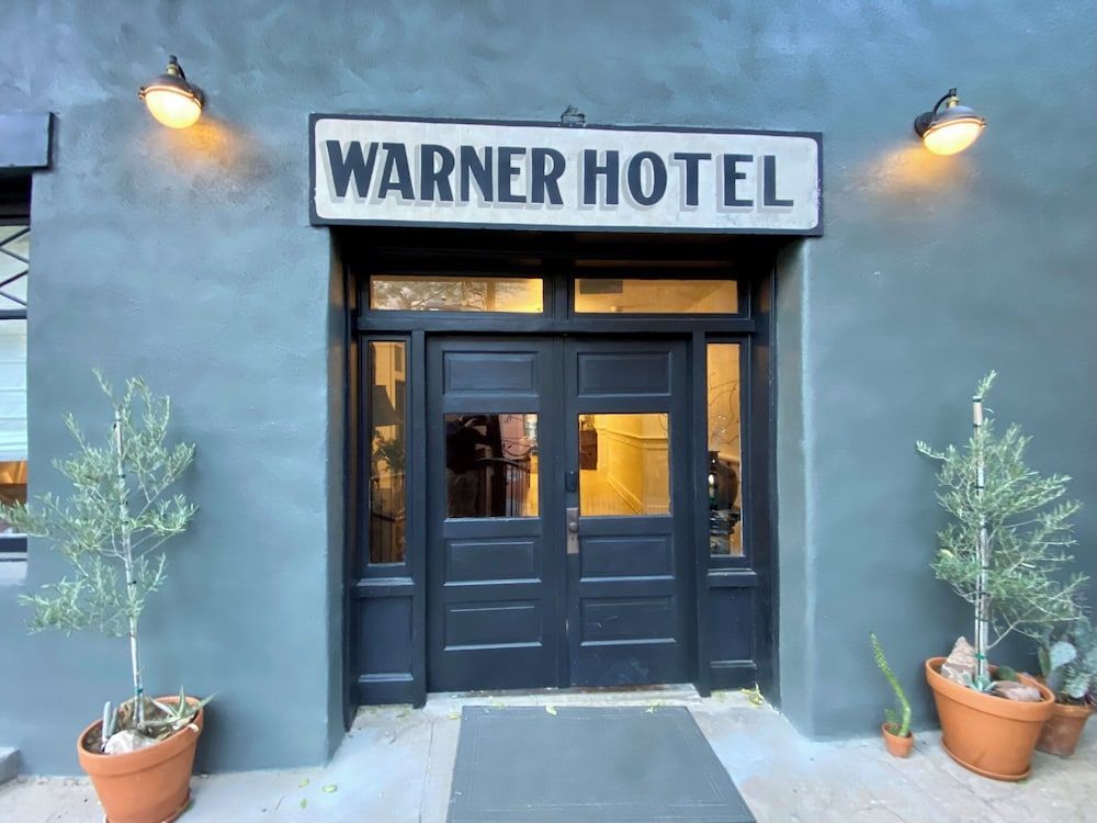 Warner Hotel 1