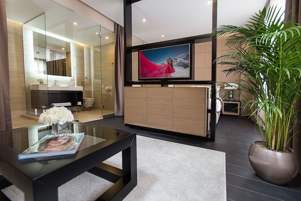 Dominic Smart & Luxury Suites - Republic Square 1