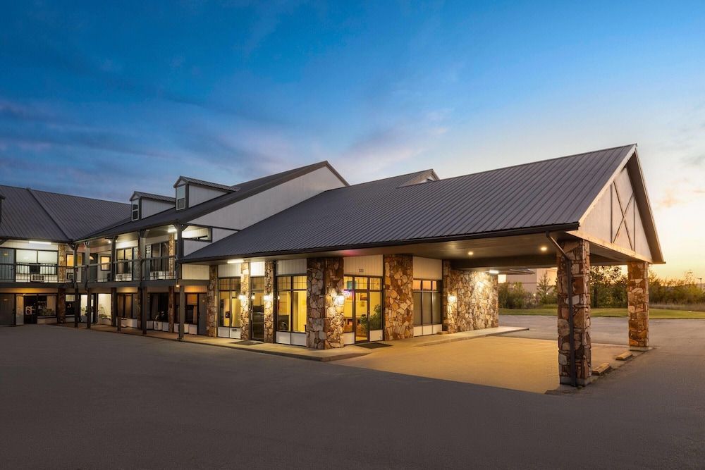 Days Inn by Wyndham Branson Ozarks 1