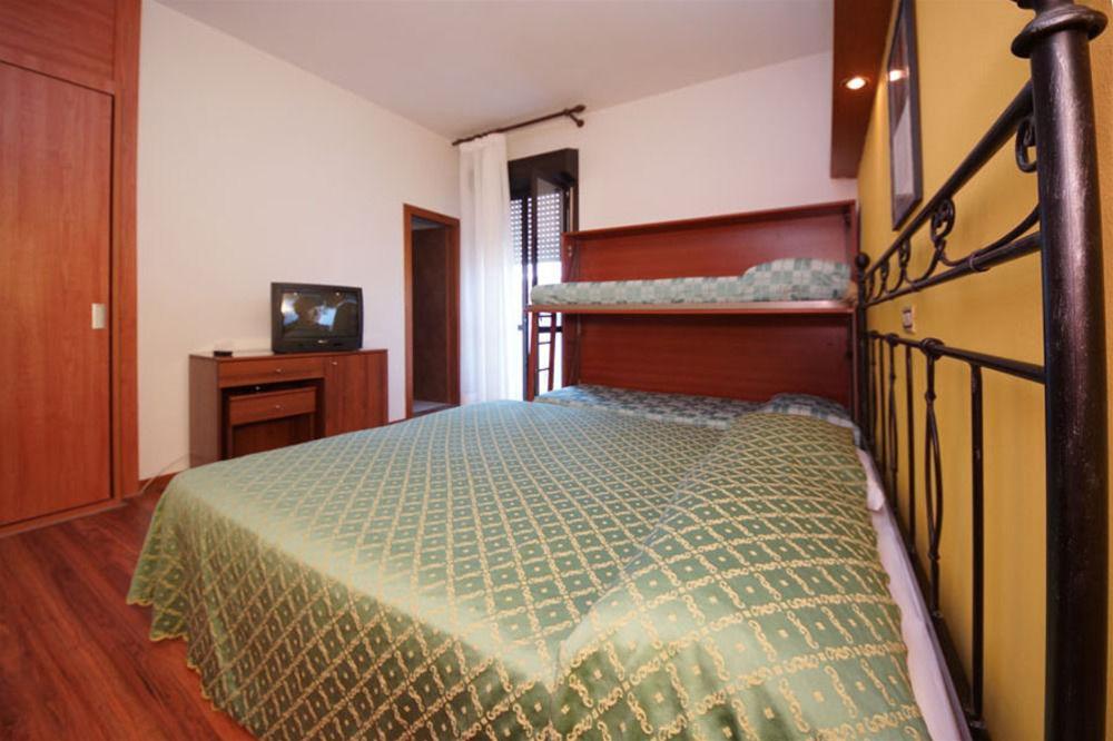 Hotel President 2