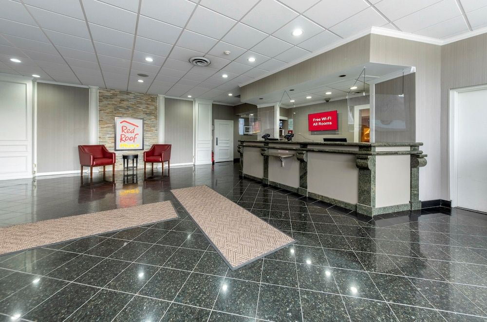 Red Roof Inn PLUS+ Woodbridge - Carteret 2