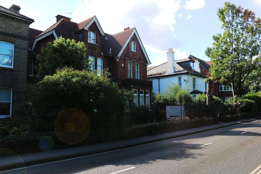 A Gosport Inn - Free Private Parking 1