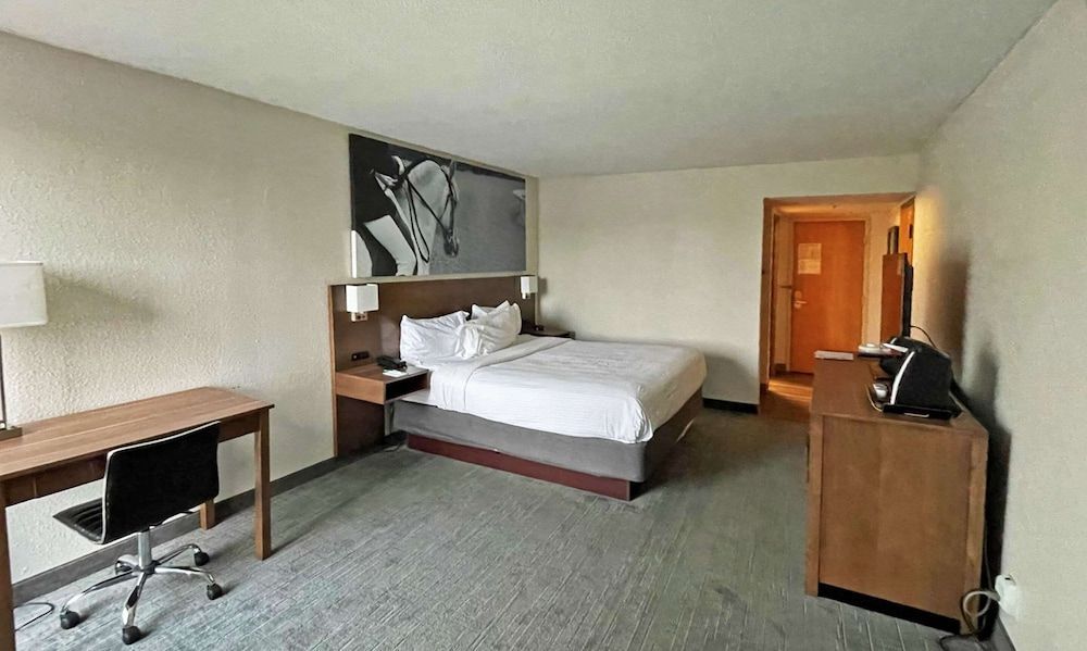 Clarion Pointe Hopkinsville near The Bruce Convention Center 2