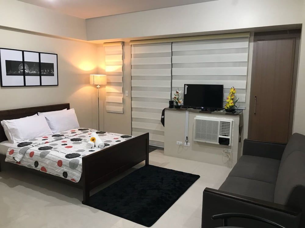 One Palm Tree Apartments 1