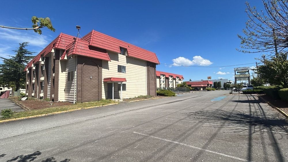 Tacoma Port Inn Fife I-5 1