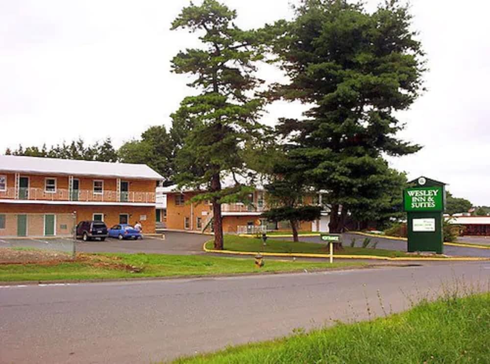 Wesley Inn & Suites 1