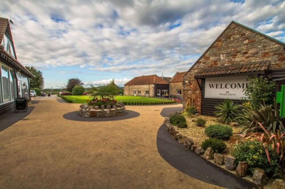 Mendip Spring Golf and Country Club 1