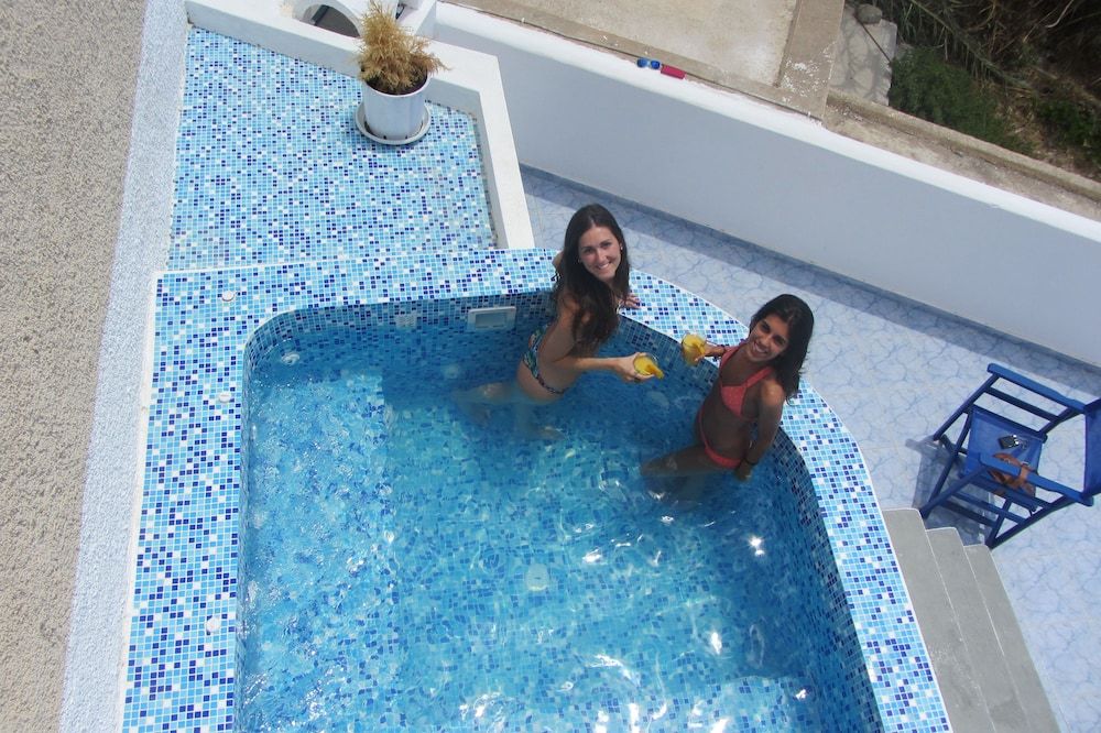 Roula Villa Studios & Apartments 2