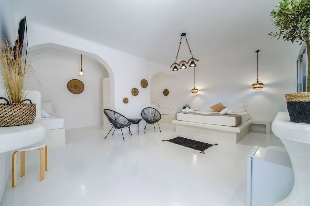 The Amethyst Exclusive Suites Oia 2