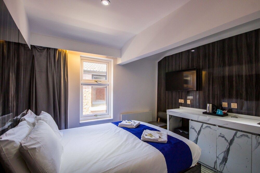 DJ Suites Blackpool 1