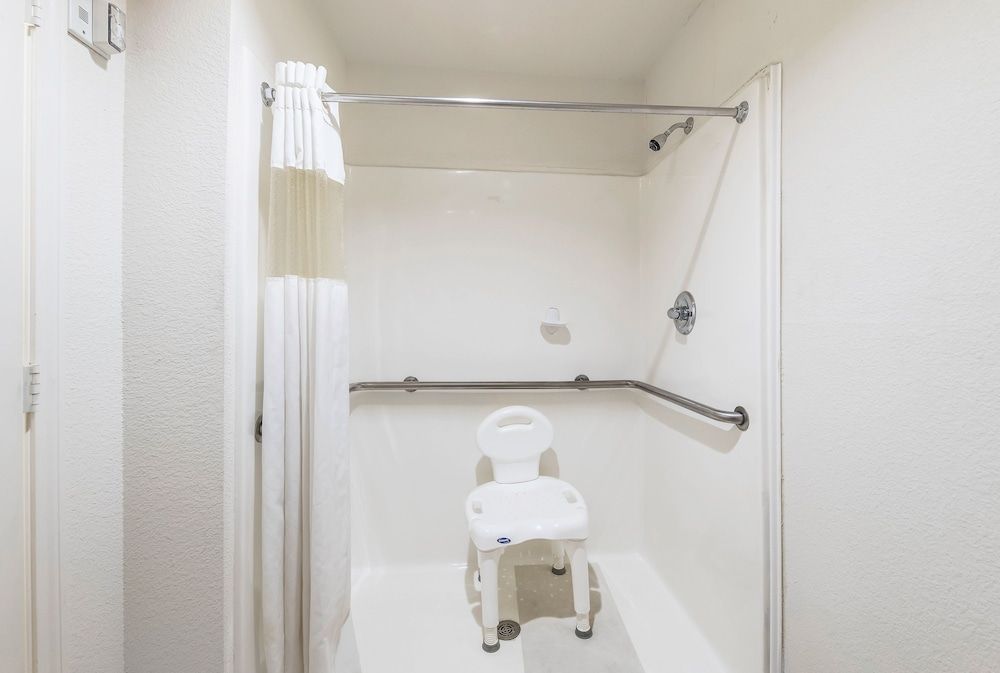 Travelodge by Wyndham Decatur TX I-287 1
