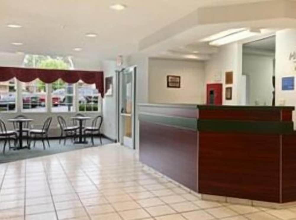 Microtel Inn & Suites by Wyndham Kannapolis/Concord 2