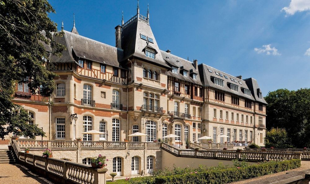 Château Jeanne & The Forest - Château de Montvillargenne 1