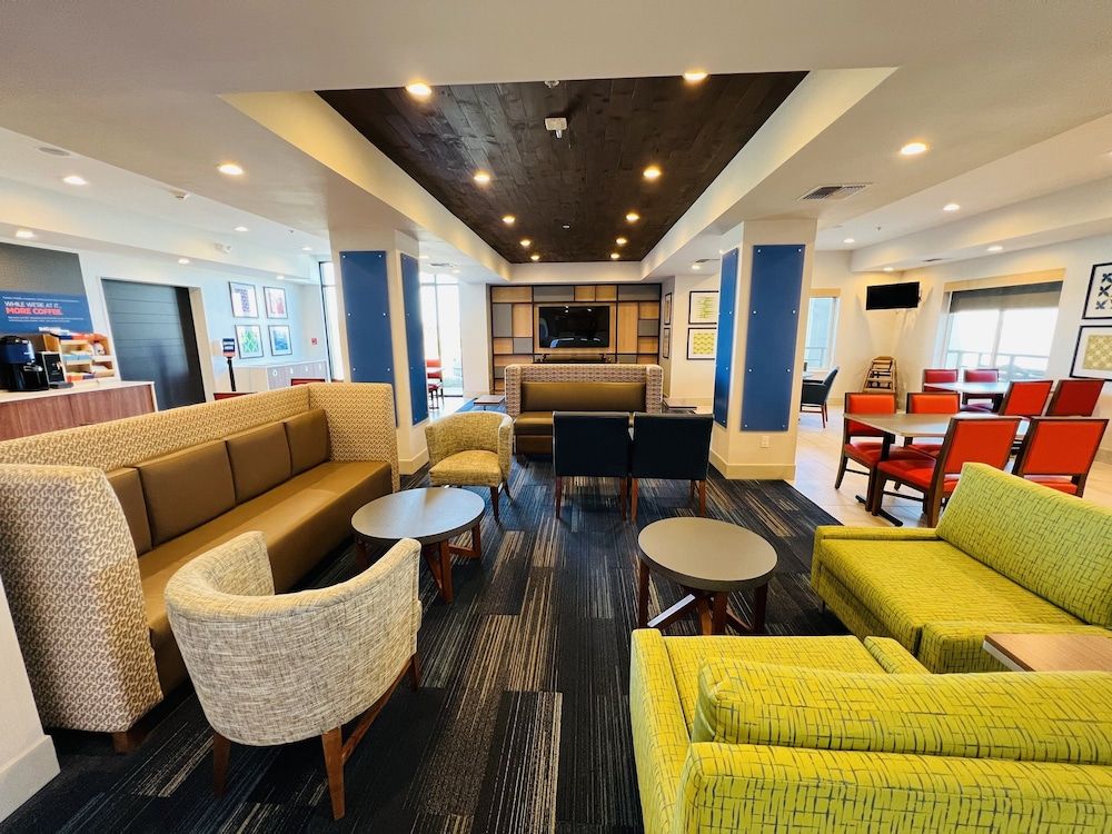 Holiday Inn Express & Suites SALINAS by IHG 2
