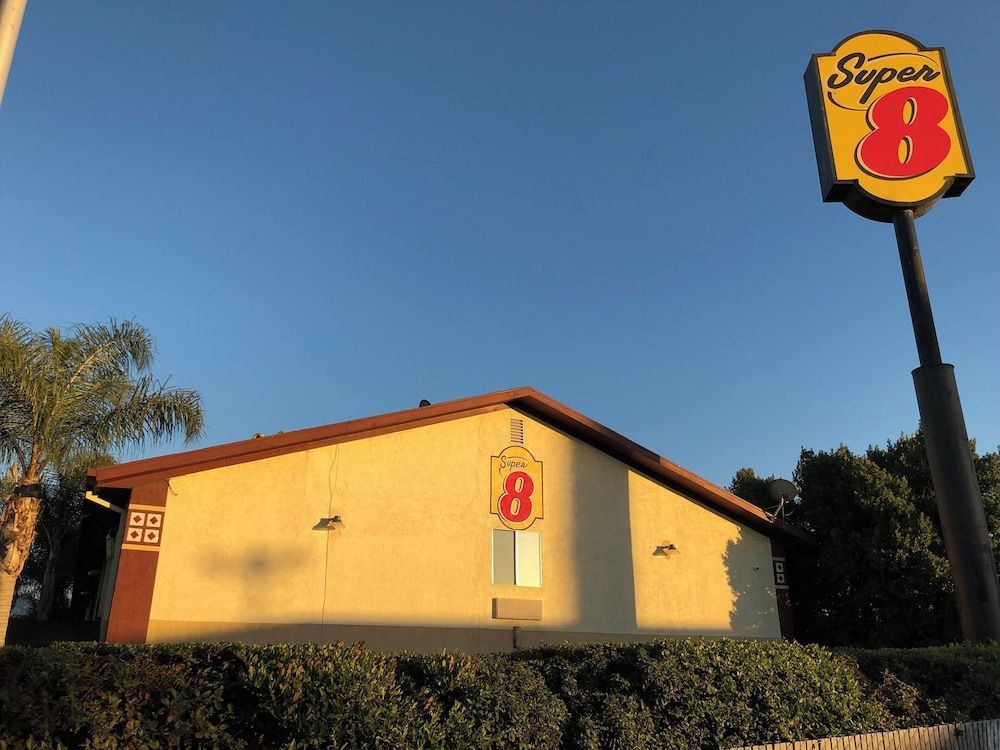 Super 8 by Wyndham Selma/Fresno Area 2