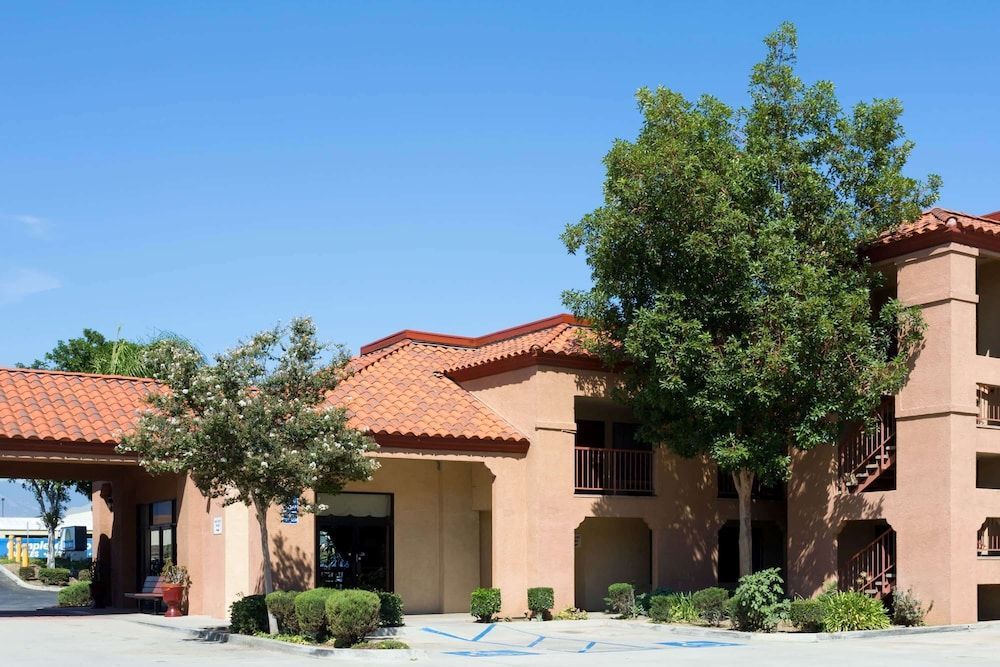 Days Inn by Wyndham Fontana / Rialto 1