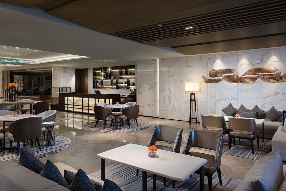 Howard Johnson Yacht Club Hotel 2