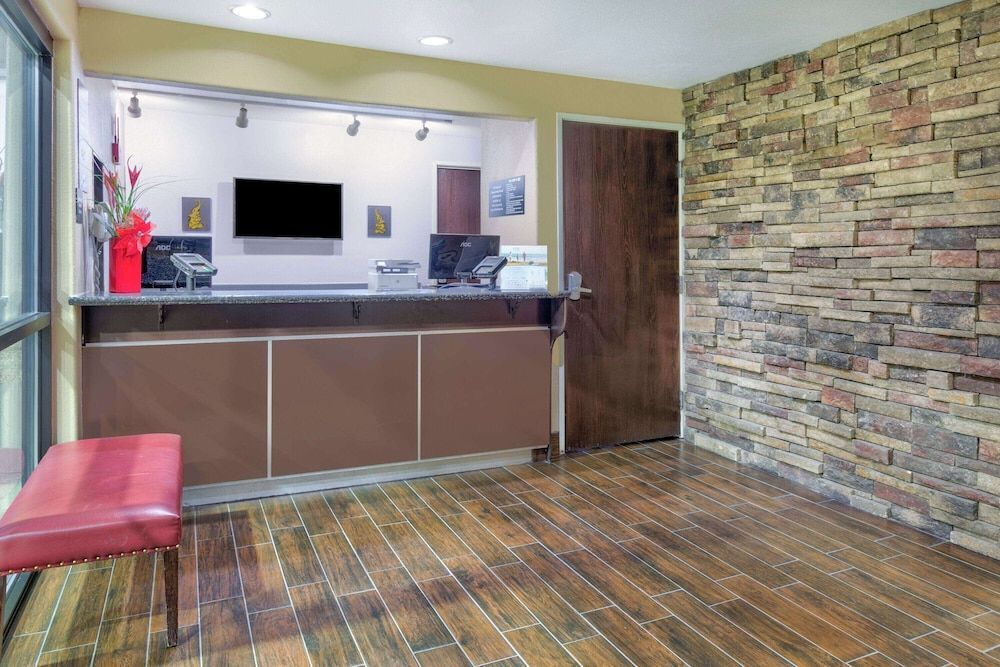 Super 8 by Wyndham New Braunfels I-35 2