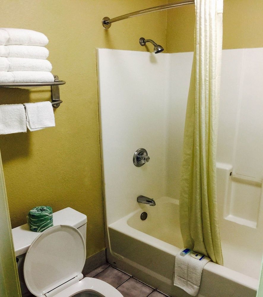 Econo Lodge Mansfield 1