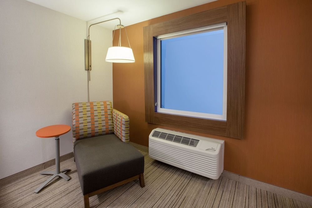 Holiday Inn Express & Suites ATLANTA N - WOODSTOCK by IHG 2