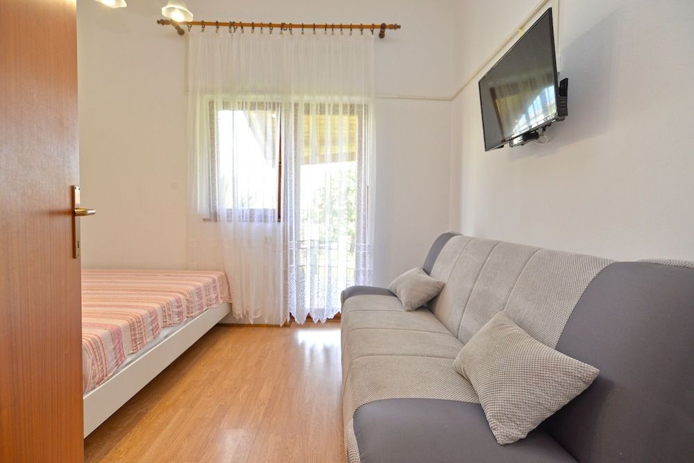 Apartment 106 2