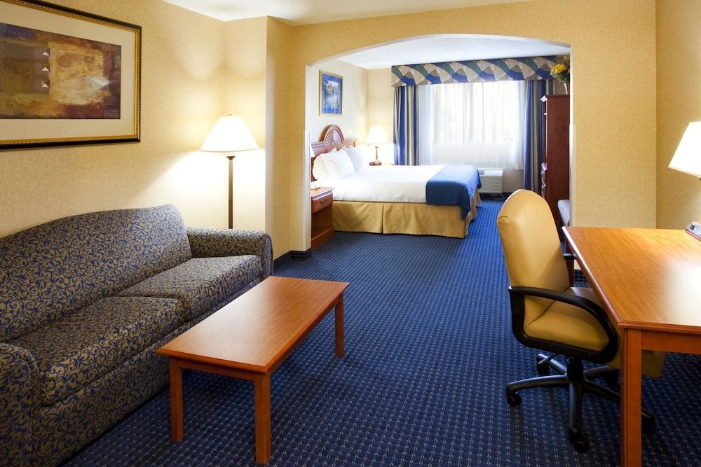 Holiday Inn Express SYRACUSE AIRPORT by IHG 2