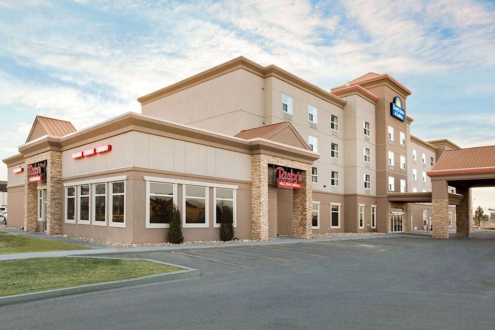 Days Inn & Suites by Wyndham Edmonton Airport 1