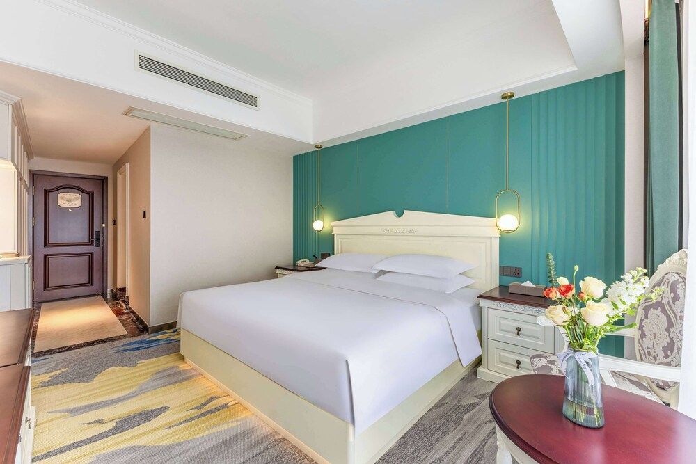 Ramada Plaza By Wyndham Wuhan Dongxi Lake 1