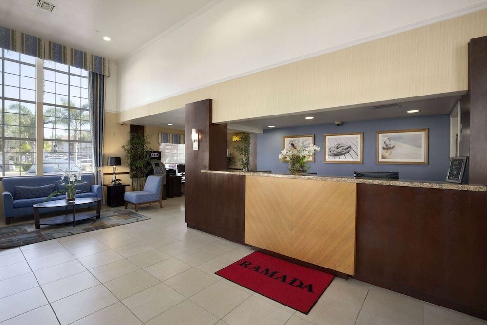 Ramada by Wyndham Costa Mesa/Newport Beach 2