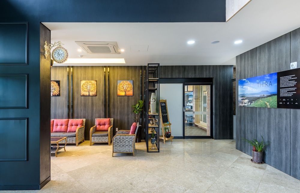 Thira Hotel 2