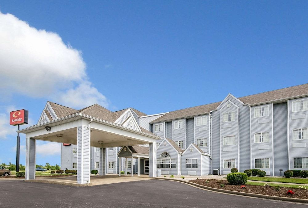 Econo Lodge Inn & Suites Evansville East 1