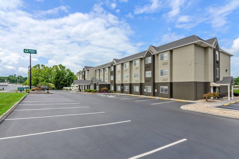 Quality Inn & Suites Bristol North 1